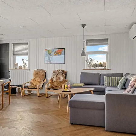 With Fjord View, Wilderness Bath And Hot Tub Feriehus